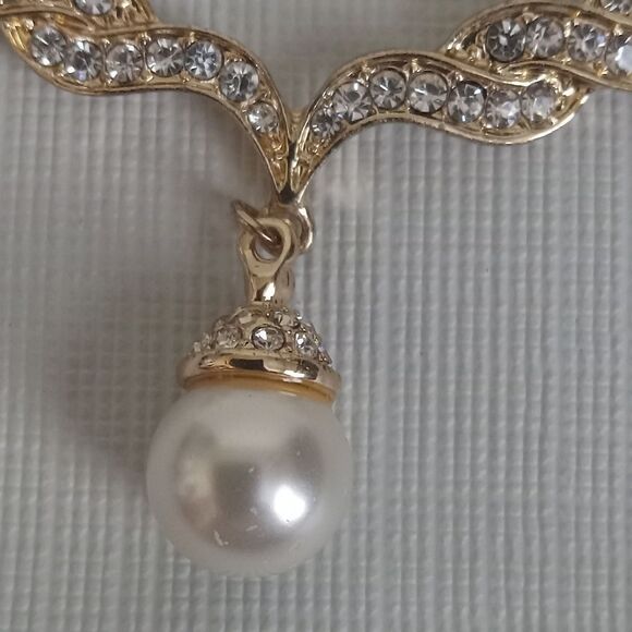 Monet Jewelry Gold Toned Simulated Pearl & Crystal Shimmery Statement Necklace - Picture 3 of 12